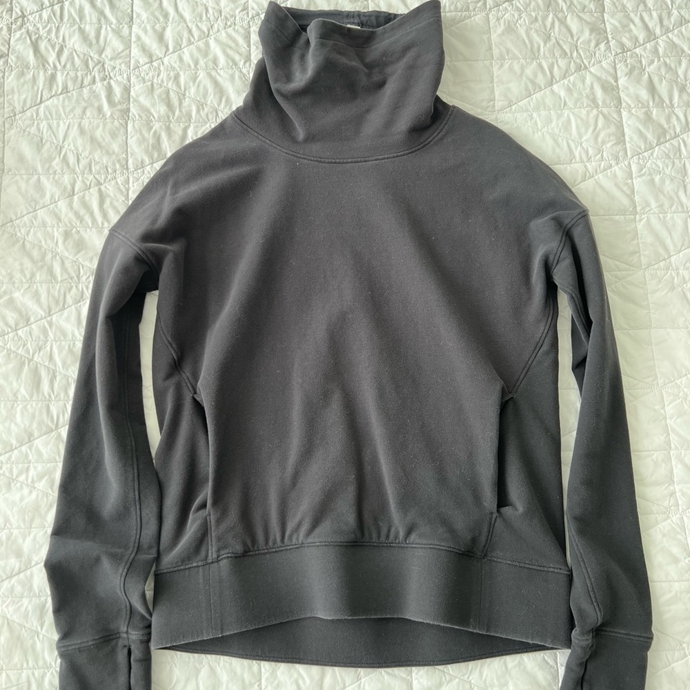 Lululemon turtleneck sz 4